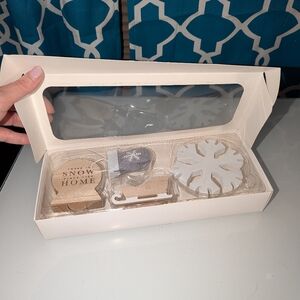 🌲 Target 4 ct Tiered Tray Props Snowflake & Mittens